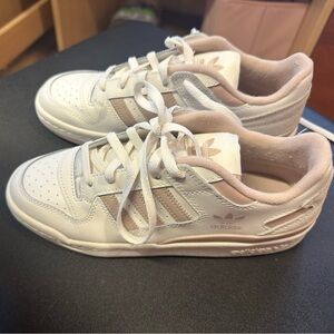 Adidas forum low sneakers